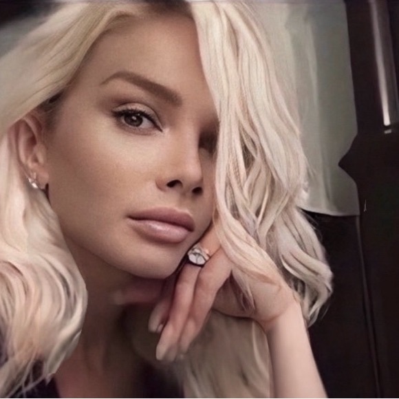 Meet your Posher, Elizabeth - Picture 1 of 1